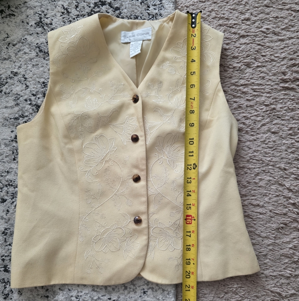 Vintage 90s Casual Corners Embroidered Vest Womens 6 Yellow Cotrage Core Preppy - Picture 8 of 9